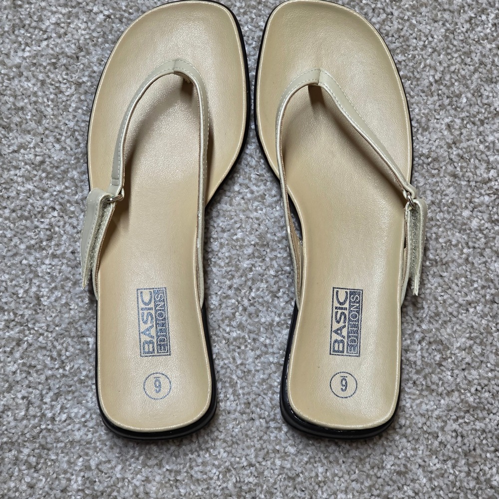 Basic Editions Womens Cream Thong Sandals Square Toe Flip Flops Size 9 
405
